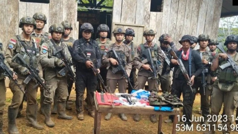 Markas KKB di Yapen Papua Digerebek, Senpi hingga Bendera Bintang Kejora Disita