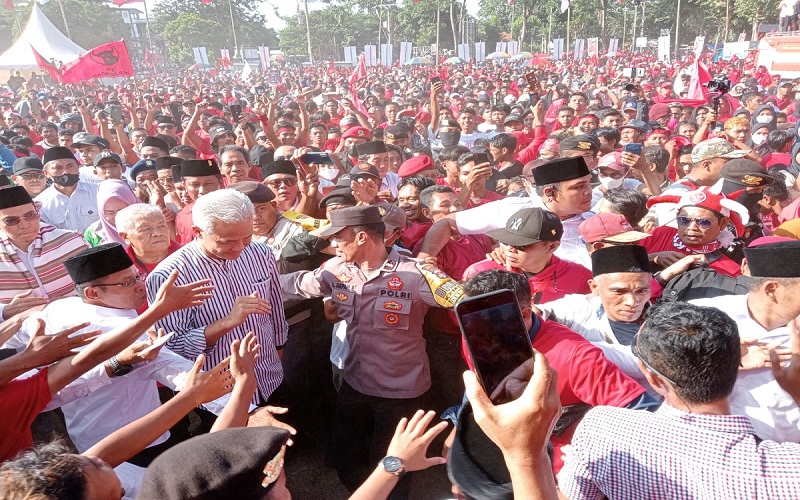 Temui Relawan di Lombok, Ganjar Minta Gunakan Medsos untuk Menceritakan Hal Positif 