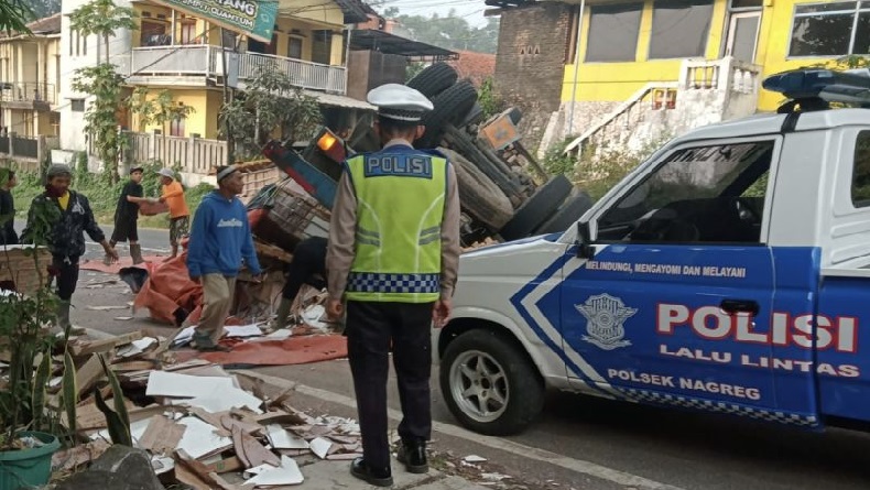Truk Terguling di Nagreg Tutup Jalur Bandung-Tasikmalaya, Lalu Lintas Dialihkan ke Garut