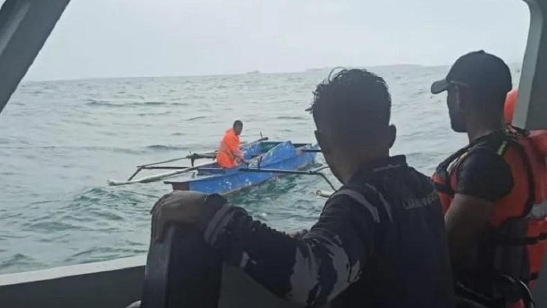 Kapal Terombang-ambing di Laut, Nelayan Pulau Morotai Ini Diselamatkan Basarnas