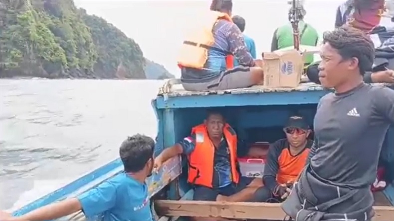 Juru Masak Kapal Lct Bahana Putra Tenggelam di Perairan Ternate Belum Ditemukan