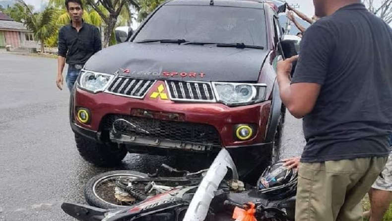 Kecelakaan di Kolaka Utara, Pajero Sport Tabrak Pengendara Motor Sekeluarga hingga Terpental