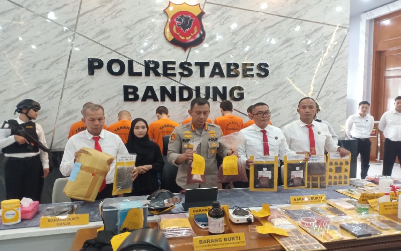 Polisi Bongkar Home Industry Tembakau Sintetis di Setiabudi Bandung, Tangkap 6 Pemuda