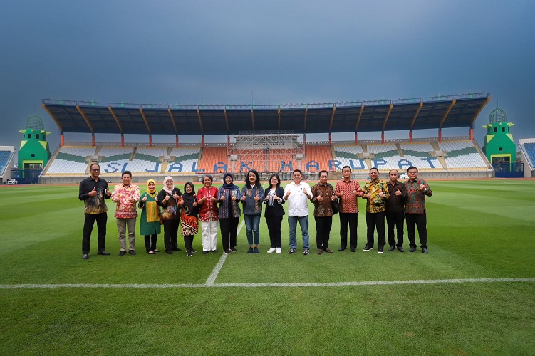 Ratu Tisha Ajak Pencinta Sepak Bola Jaga Stadion GBLA dan Sidolig yang Selesai Direnovasi