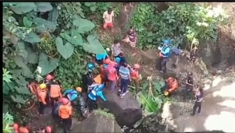 Kecelakaan Maut di Banyumas, Truk Tabrak Avanza Terjun ke Sungai, 1 Orang Tewas
