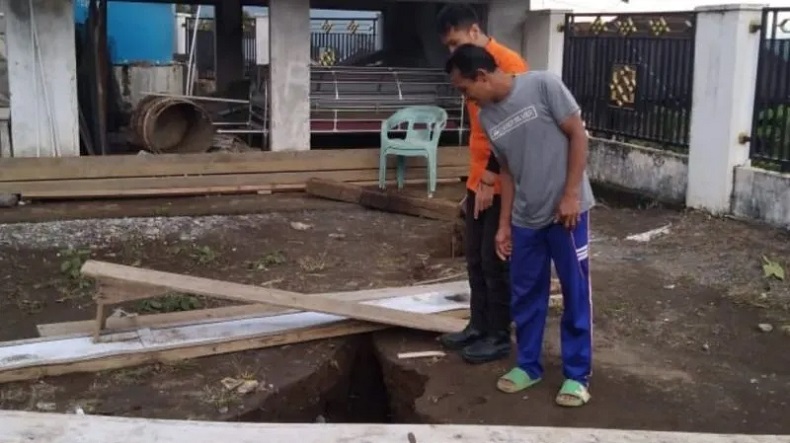 Tanah Retak Landa Pagaralam, 5 Rumah Warga dan Jalan Desa Rusak