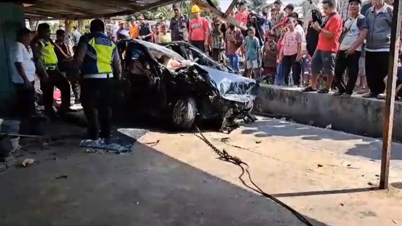 Kecelakaan di Tebing Tinggi, Minibus Terpental Dihantam Kereta Siantar Ekspres