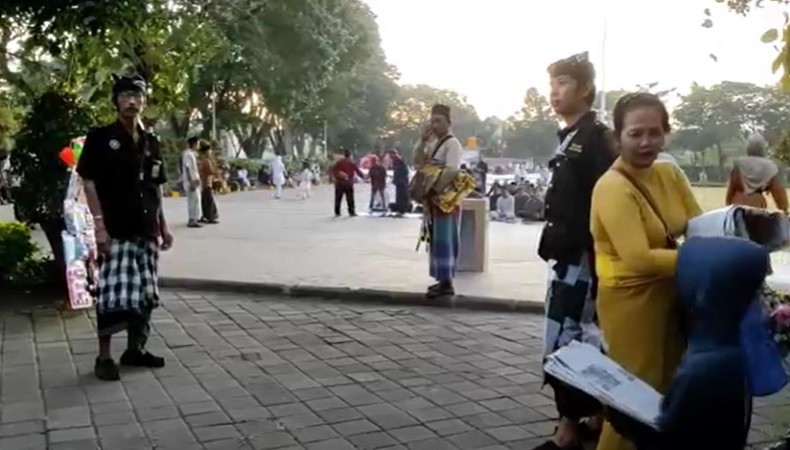 Sholat Idul Adha Warga Bali di Lapangan Lumintang, Pecalang Ikut Berjaga  