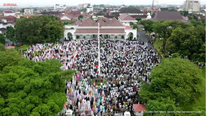 Ribuan Jemaah Salat Idul Adha Bersama Jokowi di Istana Kepresidenan Yogyakarta