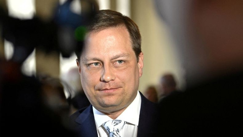 Menteri Perekonomian Finlandia Mundur Setelah Dikaitkan dengan Neo-Nazi