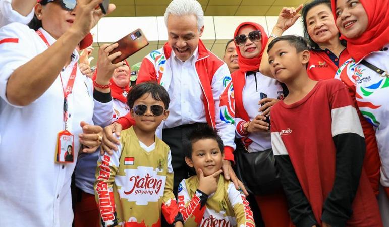 Ganjar Lepas Kontingen Jateng ke Fornas VII : Buatlah Kompetisi Jadi Sesuatu yang Menggembirakan