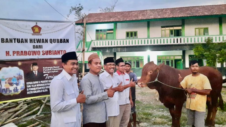 Menhan Prabowo Salurkan Sapi Qurban ke Habib Lutfhi, Gus Mus, hingga Gus Baha