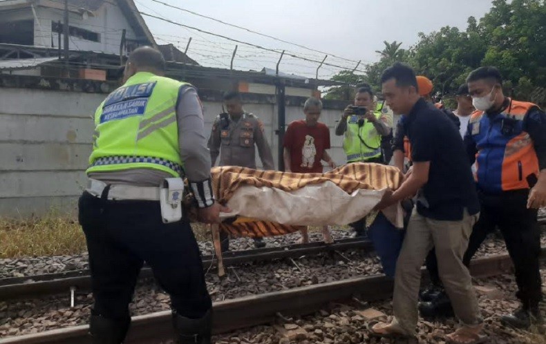 Pria Lansia Tewas Tertabrak KA Babaranjang di Bandarlampung