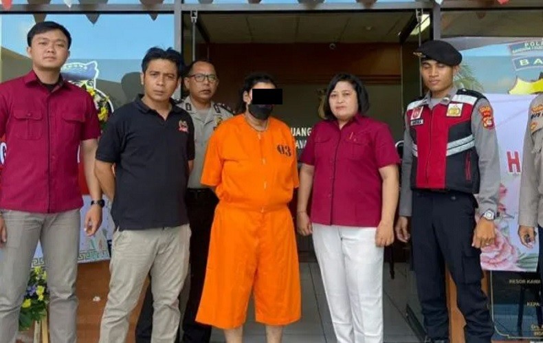 Terekam CCTV, Emak-Emak WNA India Curi Tas Harga Rp8,8 Juta di Bandara Ngurah Rai