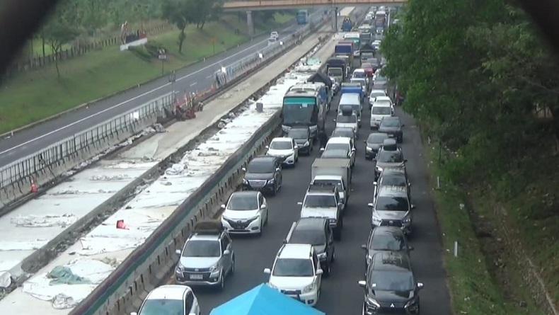 Tol Cipali Macet Panjang, Pengemudi Terjebak Kepadatan Berjam-jam