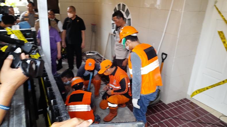 Geger Klinik Aborsi Ilegal di Sumur Batu Jakpus, Septic Tank Tempat Buang Janin Dibongkar