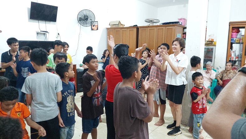 Bacaleg Partai Perindo Serahkan Sumbangan ke Panti Asuhan Kasih Anugrah