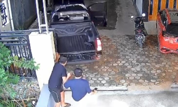 Pembeli Batal Beli Mobil Usai Tabrak Pagar saat Test Drive, Netizen Ikut Murka