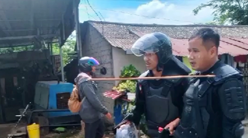 Ngeri! Penggusuran di Batam Ricuh, 1 Anggota Brimob Tertusuk Anak Panah