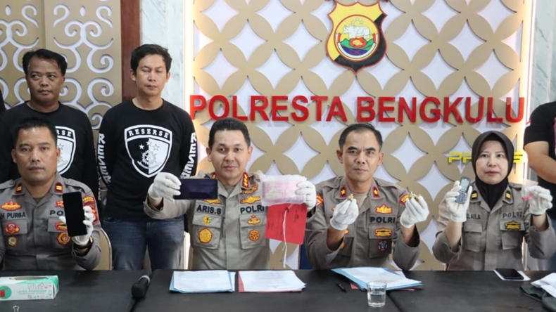 Jual Merah Delima Palsu seharga Mobil, 3 Pelaku Hipnotis Lintas Provinsi Ditangkap Polisi