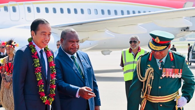 Momen Presiden Jokowi Tiba di Port Moresby Papua Nugini dan Disambut PM James Marape