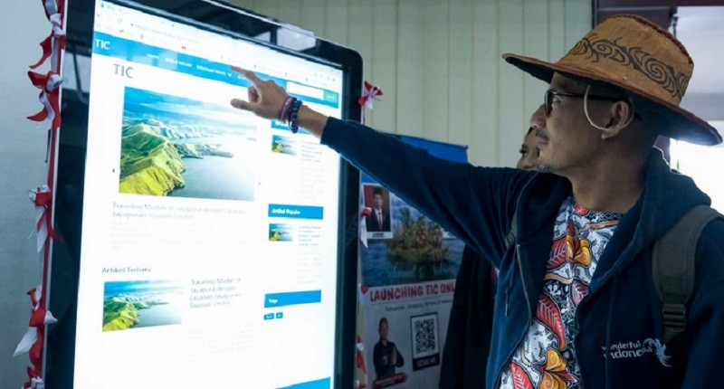 Digitalisasi Destinasi Wisata Papua, Sandiaga Uno Resmikan Tourist Information Center di Bandara Jayapura