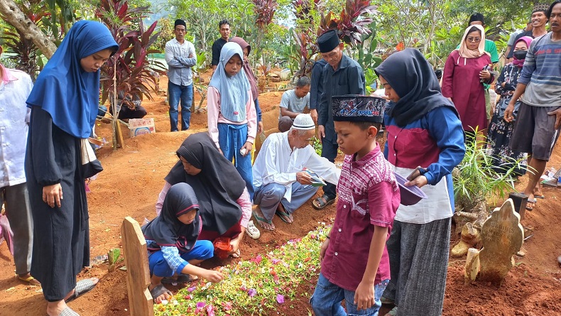 4 Korban Lift Jatuh di Sekolah Az-Zahra Dimakamkan di Bandarlampung