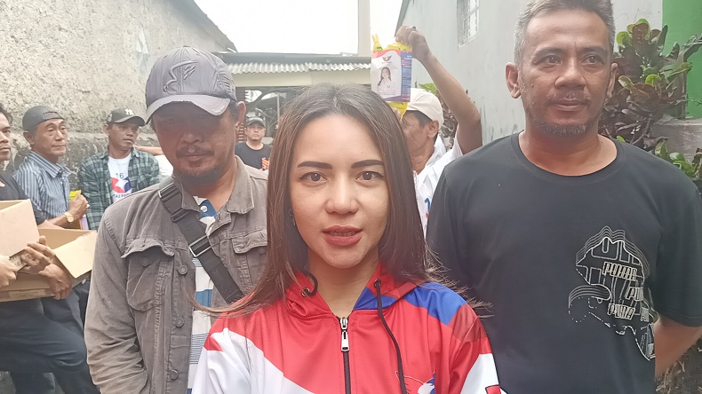 Bacaleg Partai Perindo Tati Sri Hardina Bagikan 200 Liter Minyak Goreng di Cagar Alam Depok