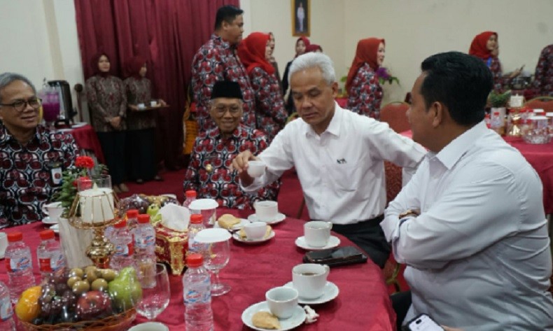 Ganjar Pranowo Kunjungi Banyuasin, Dijamu Empek-Empek Bupati Askolani