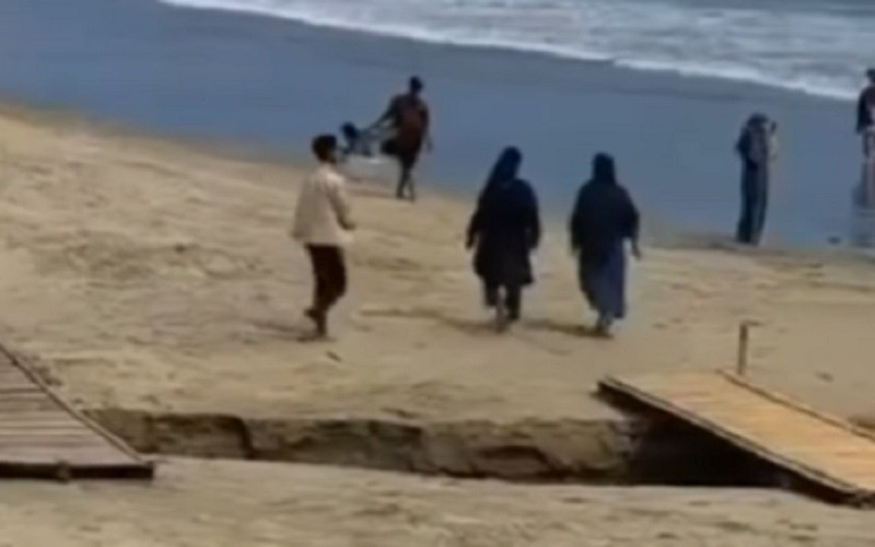 Viral Jembatan Berbayar di Pantai Carita, Pelaku Pungli Akhirnya Minta Maaf