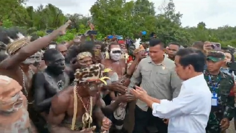 Girangnya Warga Asmat Dikunjungi Presiden Jokowi: Lihat Kami di Lumpur dan Hutan Rimba