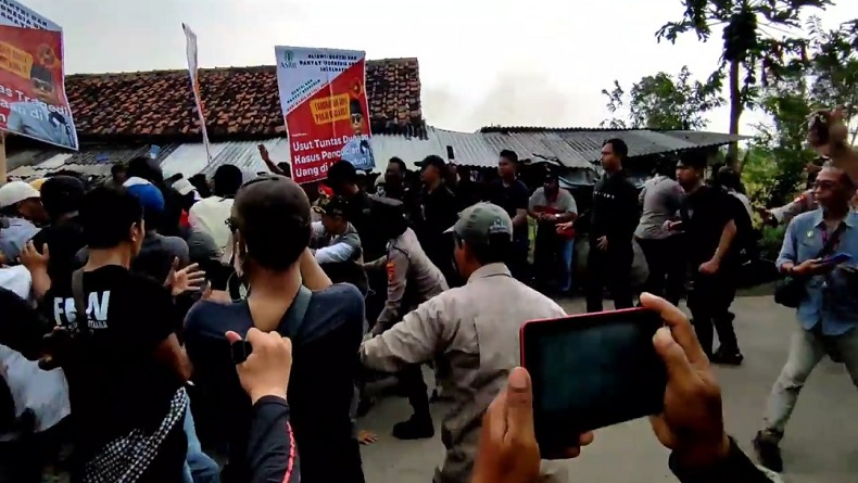Massa Aliansi Santri Tuntut Panji Gumilang Pimpinan Al Zaytun Ditangkap dan Diadili