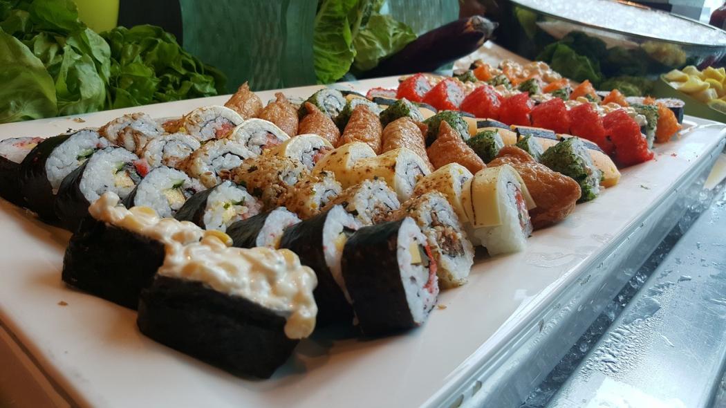 Terungkap, Sushi dan Kue Manis Paling Populer Dikonsumsi saat Akhir Pekan, Ini Alasannya!