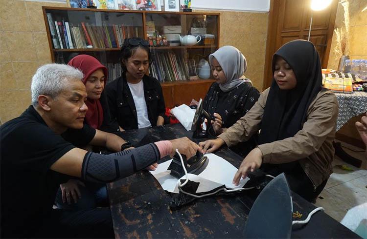 Kunjungi Tactic Plastik Studio, Ganjar: Sampah Jadi Karya Seni Instalasi Bernilai Ekonomi