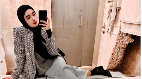Berani Pamer Foto Sambil Pose di Kamar Mandi, Inara Rusli Kembali Dihujat Netizen