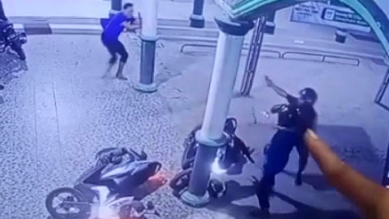 Pelaku Curanmor Bersenjata Api Beraksi di Masjid Bandarlampung, Aksinya Terekam CCTV