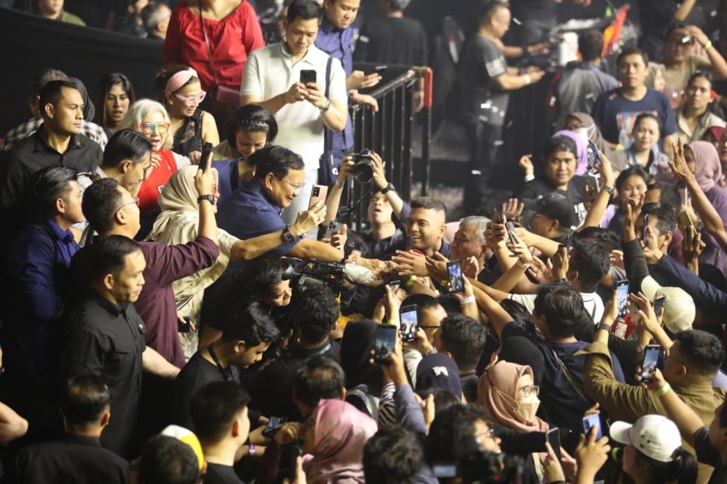 Prabowo Nikmati Malam Minggu Nonton Konser 3 Dekade Perjalanan Cinta Ari Lasso