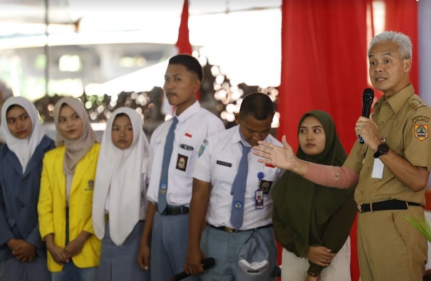 Ganjar Kaget Ada Pungli Berkedok Infak Sekolah di Rembang, Begini Reaksinya