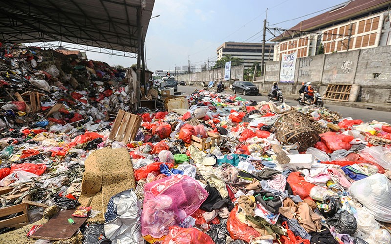 Komisi IV DPR Soroti Penumpukan Sampah di Depok: Seharusnya Persoalan Ini Tidak Berlarut-larut