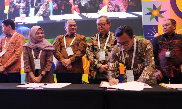 Astra dan PLN Jalin Kolaborasi untuk Percepat Transisi Energi Baru Terbarukan