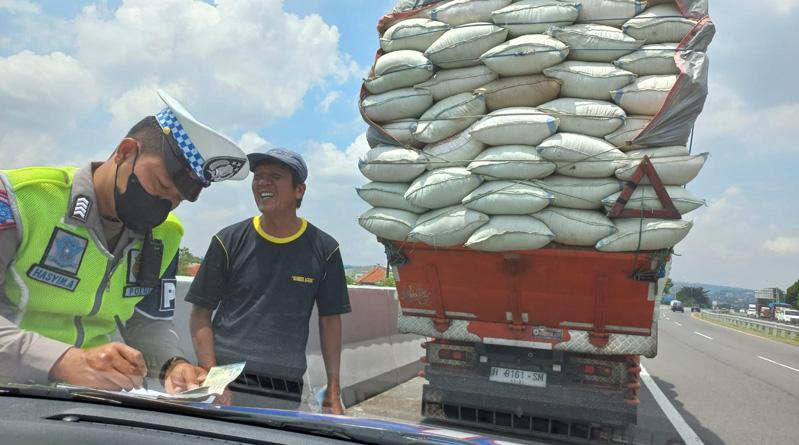  Ribuan Pelanggar Lalin Terjaring Operasi Patuh Candi 2023, Didominasi Pengendara Motor Tanpa Helm
