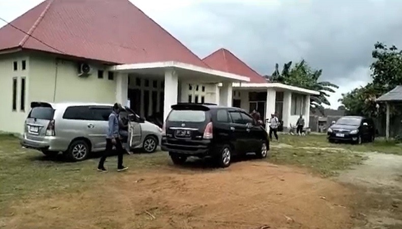 Dicegah ke Luar Negeri, Rumah Bupati Muna Digeledah KPK
