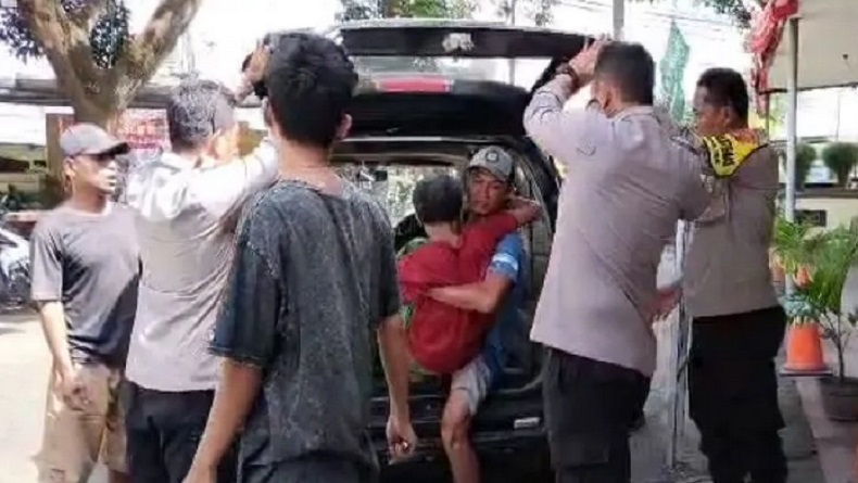 Suami Bacok Istri di Lotim Ditangkap, Dibopong Lantaran tak Bisa Jalan Normal karena Diabetes