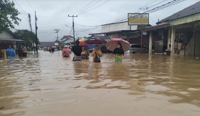 Banjir Rendam Kota Padang, Dapur Umum Didirikan di Beberapa Lokasi