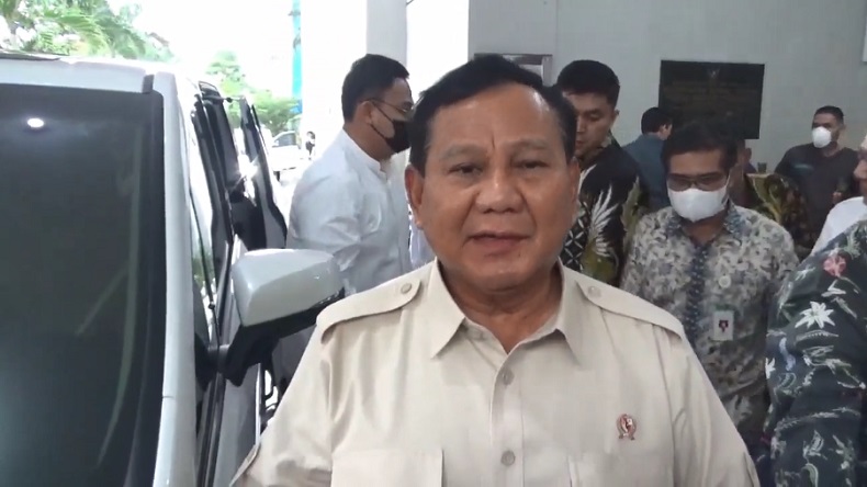 Menhan Prabowo Subianto Jenguk Cak Nun di RSUP Sardjito