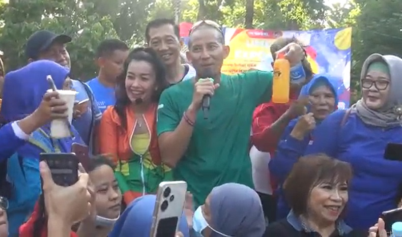 Olahraga di Taman Bungkul, Menparekraf Sandiaga Uno Semangati Pelaku UMKM di Surabaya 
