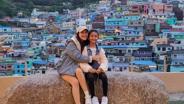 Ayu Ting Ting Bagikan Potret Bilqis Pakai Seragam, Netizen Salfok dengan Wajahnya: Cantik Kayak Orang Korea