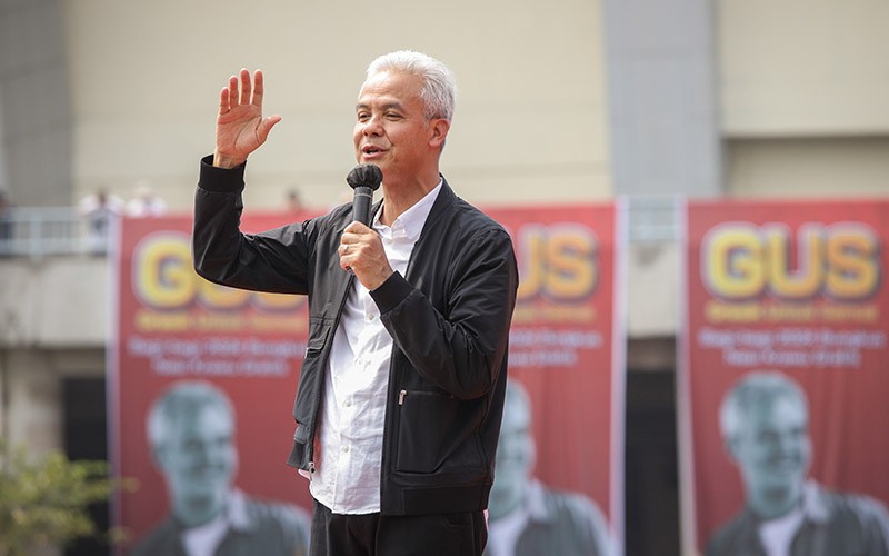 Survei Indikator, Ganjar dan Prabowo Bersaing di Simulasi 3 Nama