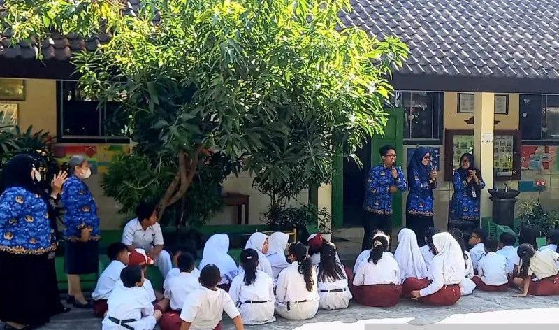  Potret Hari Pertama Masuk Sekolah di SDN Tumenggungan Solo, Hanya Ada 1 Siswa Baru