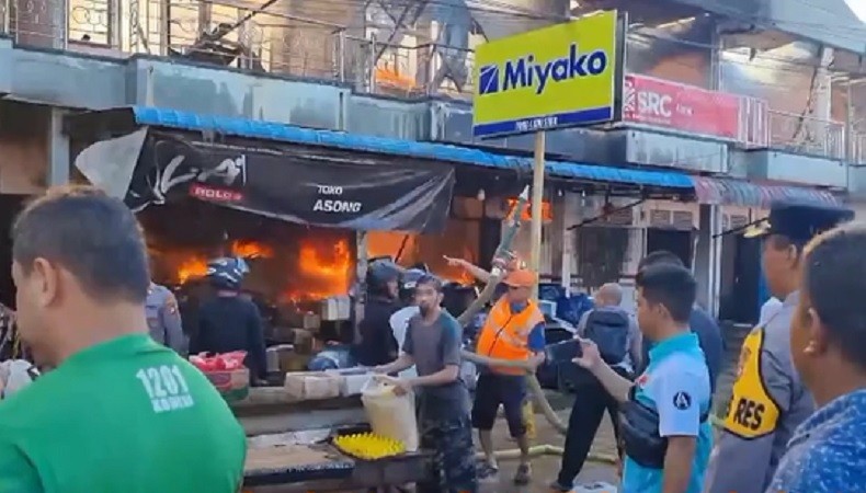 Kebakaran di Mempawah, Deretan Ruko dan 1 Rumah Dilalap Api